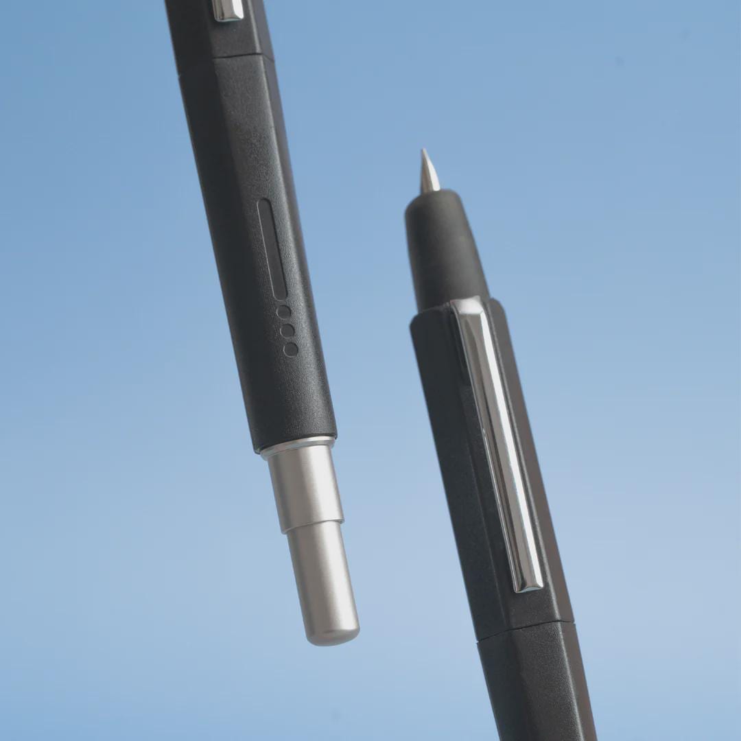 エンドレスクリエイター ノック式万年筆 - 滑らかなブラックABS樹脂