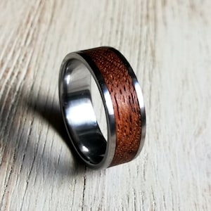 Mahagoni Holz Ring, Edelstahl Ring mit Holz Inlay, Herren Holz Band, Damen Ring, Unisex Holz Ring