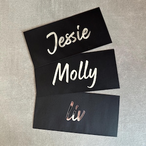 Personnalisé - Nom - Portefeuille enveloppe argent/argent - Kraft noir et blanc - Parfait pour un anniversaire, un mariage ou un cadeau d'anniversaire