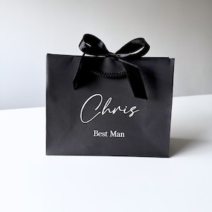 Borsa regalo con cordoncino e nastro per matrimonio personalizzata, damigella d'onore, testimone dello sposo, madre/padre della sposa/sposo, color crema, nero, bianco, carta kraft.