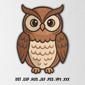 Pode incluir: Patch de coruja bordada em tons de castanho, bege e preto. A coruja tem olhos grandes e redondos e um design detalhado de penas. O texto "DST .EXP .HUS .JEF .PES .VP3 .XXX" está na parte inferior.