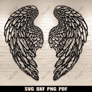 Könnte beinhalten: Schwarze und weiße Silhouette eines Paares Engelsflügel mit detaillierten Federmustern. Die Flügel sind symmetrisch und ausgebreitet und bilden in der Mitte eine Herzform.