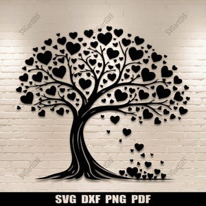 Può includere: Silhouette nera di un albero con foglie a forma di cuore e cuori che cadono. L'albero è posto contro un muro di mattoni bianchi. Il testo "SVG DXF PNG PDF" è in basso.