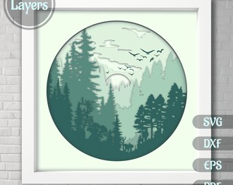 Puede incluir: Un diseño de corte de papel de 10 capas que representa una escena de bosque con un sol y pájaros en un círculo. El diseño está en tonos de verde y blanco.