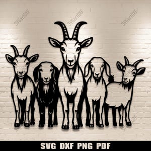 Op de afbeelding: Een zwart-wit wanddecoratie met vijf gestileerde geiten. Elke geit heeft unieke hoorn- en baarddetails. De tekst "SVG DXF PNG PDF" staat onderaan.