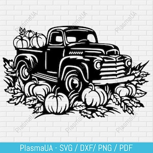 Könnte beinhalten: Eine schwarze Silhouette eines alten Pick-up-Trucks, der mit Kürbissen gefüllt ist, umgeben von Herbstlaub. Der Truck fährt durch ein Feld mit Kürbissen.