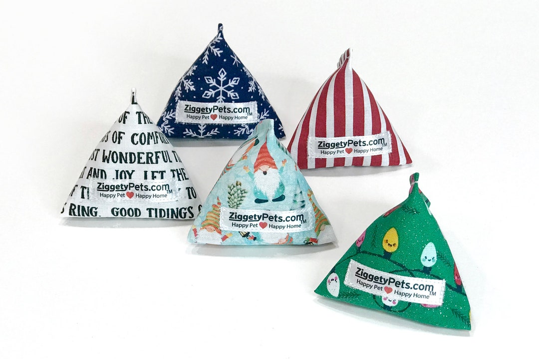 5 Catnip Christmas Cat Toys FIVE 5 Christmas Catnip Pyramid Toys, Pet