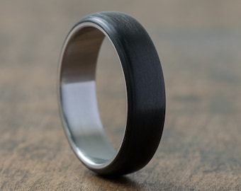 Anello in fibra di carbonio e titanio - Anello industriale - Fede nuziale minimalista - Anello da uomo nero - Banda di carbonio semplice - Anello grigio e nero