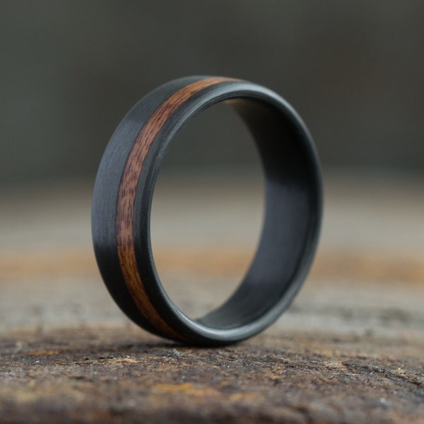 Bague en fibre de carbone et bois de rose - Bague noire - Alliance - Bague en bois - Bande sombre - Cadeau petit ami - Bague homme - Bague carbone - Chic