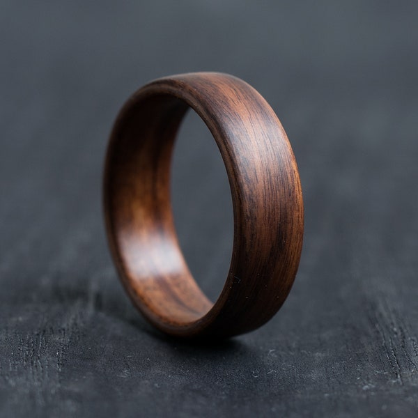 Ring aus Palisander – Ehering aus Holz – Herrenring – minimalistisches Industriedesign – klassischer natürlicher Ring – mattbraun und schwarz – Geschenk für den Freund