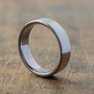 Eenvoudige titanium ring - satijnen afwerking - moderne stijl - grijze trouwring