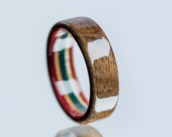 Bague en noyer et érable canadien - Bague de mariage - Bague rouge et verte - Bague en bois - Brun - Bague unisexe - Cadeau d’anniversaire - Cadeau en bois