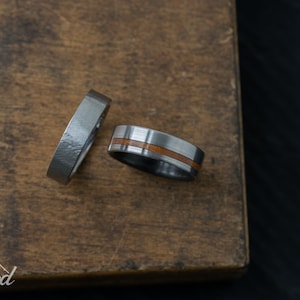 Minimalist Titanium Ring with Subtle Textured Finish Industrial Style Gray Wedding Band, Rustic, Elegant, Lightweight, Hypoallergenic zdjęcie 5