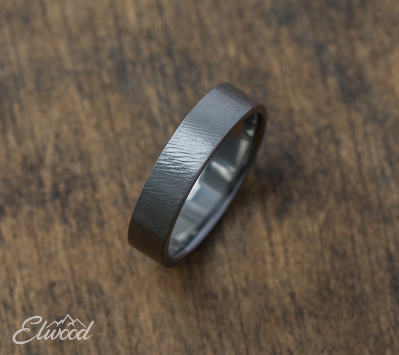 Minimalist Titanium Ring with Subtle Textured Finish Industrial Style Gray Wedding Band, Rustic, Elegant, Lightweight, Hypoallergenic zdjęcie 3