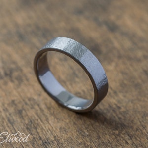 Minimalist Titanium Ring with Subtle Textured Finish Industrial Style Gray Wedding Band, Rustic, Elegant, Lightweight, Hypoallergenic zdjęcie 2