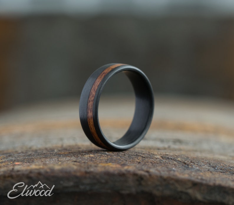 Kohlefaser und Rosenholz Ring schwarzer Ring Ehering Holzring dunkles Band Freund Geschenk Herrenring Carbon Ring Edel Bild 1