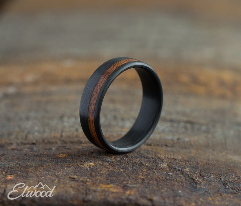 Kohlefaser und Rosenholz Ring schwarzer Ring Ehering Holzring dunkles Band Freund Geschenk Herrenring Carbon Ring Edel Bild 2