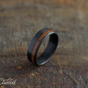 Kohlefaser und Rosenholz Ring schwarzer Ring Ehering Holzring dunkles Band Freund Geschenk Herrenring Carbon Ring Edel Bild 3