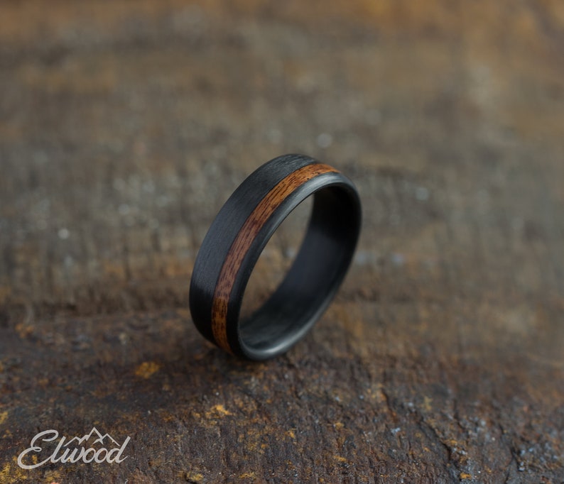 Bague en fibre de carbone et bois de rose bague noire alliance bague en bois anneau sombre cadeau petit ami bague pour homme bague en carbone chic image 3