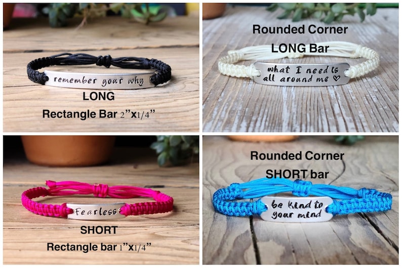 Puede incluir: Cuatro pulseras trenzadas con barras de metal que presentan diferentes citas inspiradoras. Las pulseras son negras, blancas, rosas y azules. Las barras de metal miden 5 cm por 0,6 cm o 2,5 cm por 0,6 cm. Las barras son rectangulares o tienen esquinas redondeadas.