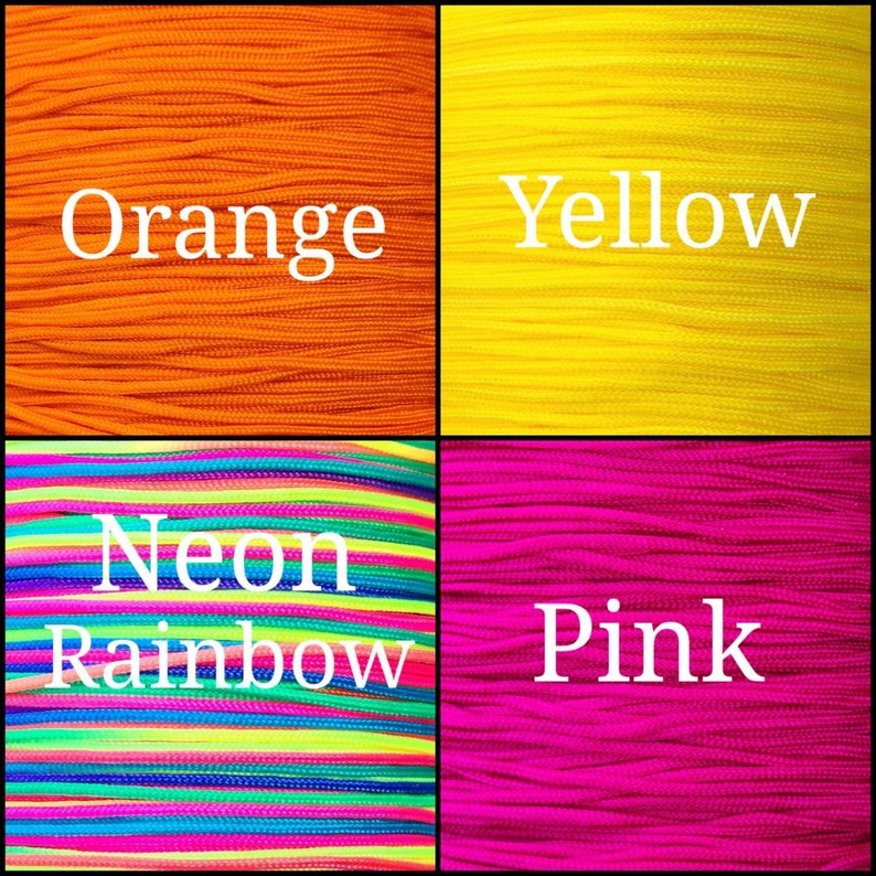 Puede incluir: Primer plano de cuatro carretes de cord&oacute;n de colores. Los carretes est&aacute;n etiquetados como "Naranja", "Amarillo", "Arco&iacute;ris de ne&oacute;n" y "Rosa".