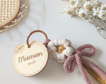 Porte clé personnalisé en bois avec fleur macramé //Cadeau fête des mères//anniversaire//Maîtresse//Cadeau original et gravé//Cadeau unique