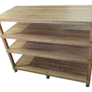 Può includere: Un set di tre tazze in ceramica con finitura opaca e macchiettata. Le tazze sono nei toni del crema, grigio chiaro e grigio scuro. Ogni tazza ha un design semplice e minimalista, perfetto per caffè o tè.