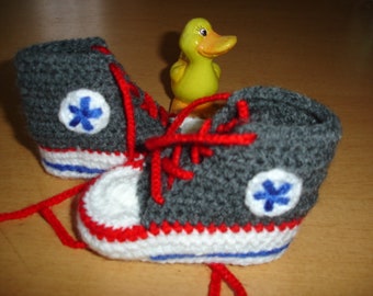Sneakers, crocheted, baby, gift, birth, hospital, baby shower, grandparents, visit, surprise, work colleagues, neighbors,