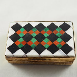Fine Antique Victorian Specimen Hardstone Snuff Box, Various Agates and Malachite,  Hardstones, Gilt Brass Mount, England Circa 1870