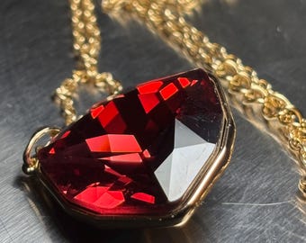 Glimmering large 15 gram rose andara crystal necklace - elegant, stamped XP on chain
