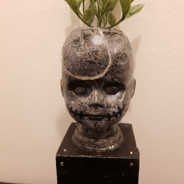 Décoration statuette creepy tête de poupée porcelaine