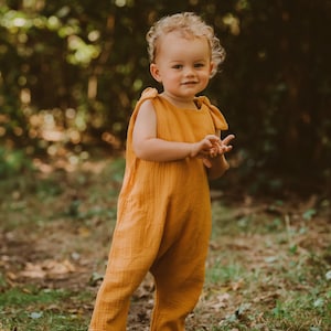Boho duurzame babyromper | Verstelbaar en genderneutraal | Handgemaakte peuteroutfit | Ethisch vervaardigd | Uniek babycadeau