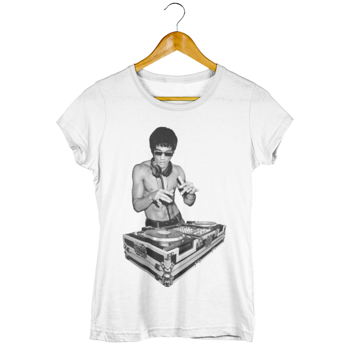 Bruce Lee DJ TShirt Spinning On The Turntable Vintage Etsy Bruce Lee DJ TShirt Spinning On The Turntable Vintage Etsy