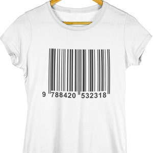 May include: White t-shirt with a black barcode design. The barcode is centered on the shirt and includes the numbers 9 788420 532318. The shirt is hanging on a wooden hanger.