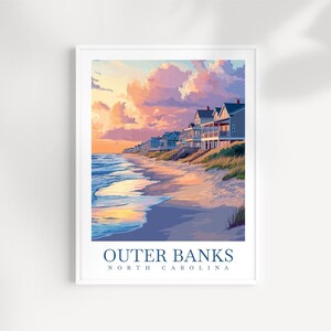Peut inclure: Une affiche encadrée représentant une scène côtière des Outer Banks en Caroline du Nord. L'œuvre d'art représente une plage avec des maisons, des dunes de sable et des vagues de l'océan sous un ciel de coucher de soleil coloré. Le texte "Outer Banks North Carolina" est imprimé en bas.