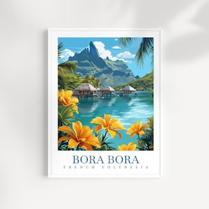 Könnte beinhalten: Eine farbenfrohe Illustration von Bora Bora, Französisch-Polynesien, mit einer üppigen grünen Insel mit einem Berggipfel, türkisfarbenem Wasser und über Wasser liegenden Bungalows. Gelbe Blumen befinden sich im Vordergrund.