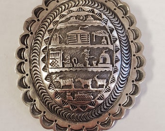 Conteur Bolo Tie Buckle / Argent sterling / Traditional Monument Valley / Navajo Hogan / Femme tissant des moutons / Authentique Made Amérindien