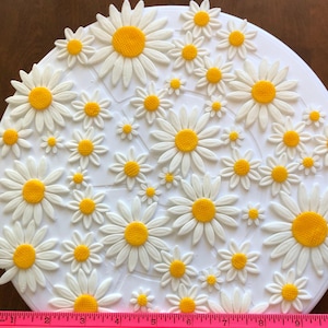 35  Fondant Daisies /   Cake Cupcake Sugar Decorations /  Fondant flowers / Gum paste Daisy / Chamomile