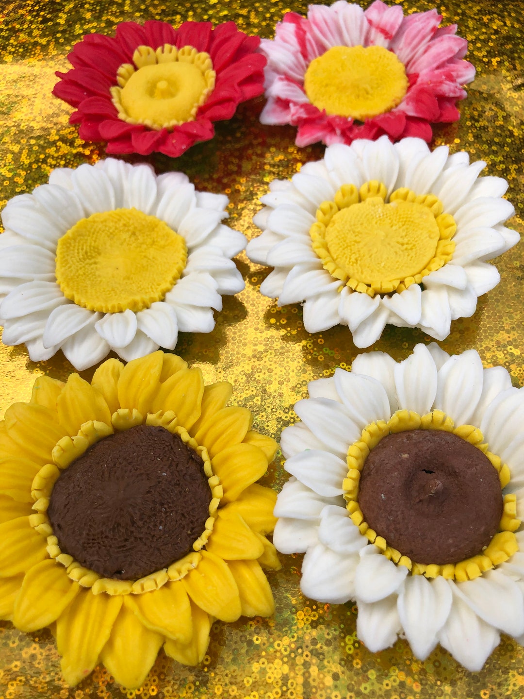Big Fondant Daisies 4/ Edible Cake Sugar Decorations/ Fondant Flowers