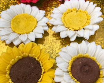 Large Fondant Daisy: Gum Paste Flower Cake Topper (4 inch)
