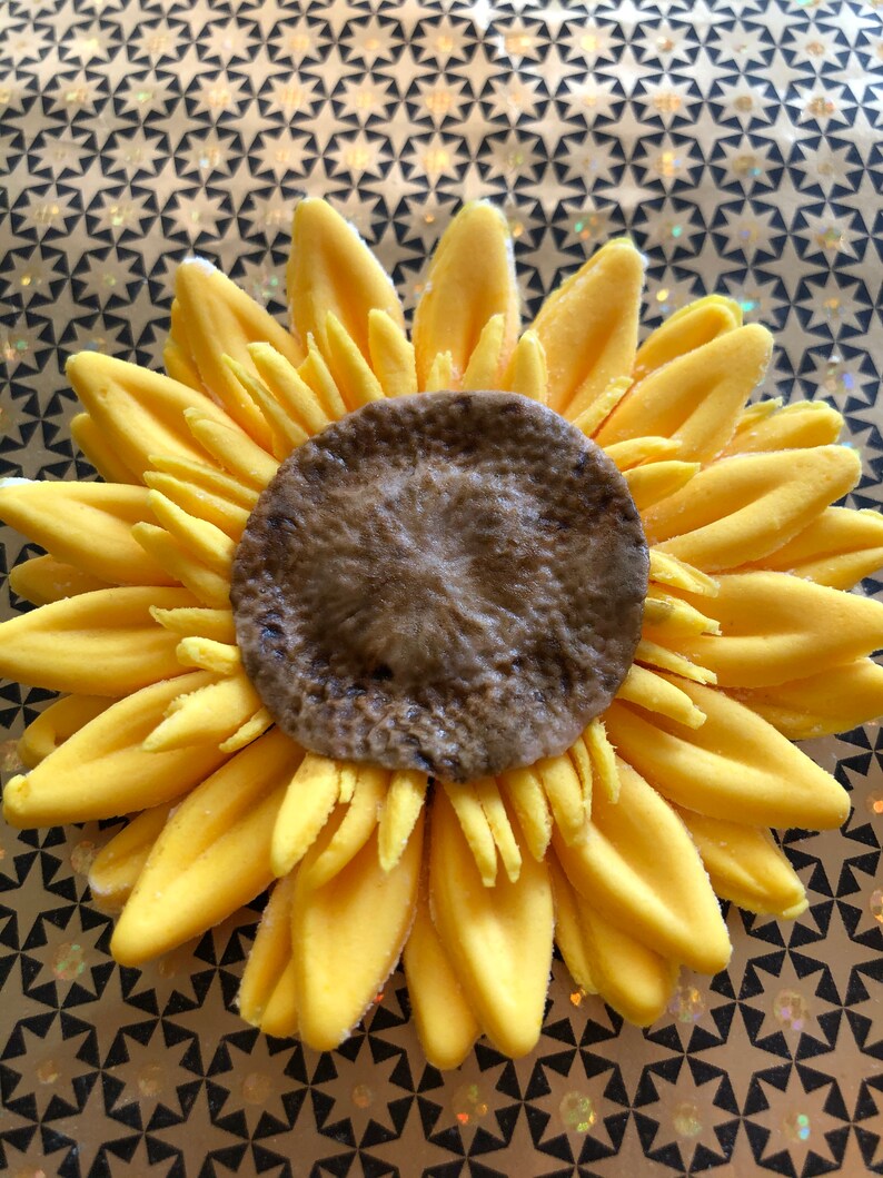Edible Fondant Daisies Sunflowers and Bees / Fondant flowers Etsy