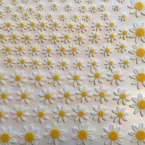 90  Fondant Small Daisies /   Cake Cupcake Sugar Decorations /  Fondant flowers / Edible Daisy / Baby Shower