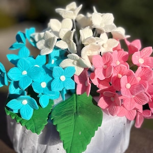 Handmade Fondant Hydrangea Bunch /Incredibly Real-Looking Hydrangea/  Flower for weddings and special occasions/ Gum Paste  Hydrangea