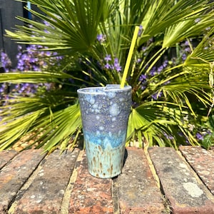 Canudo alto de cerâmica para bebidas geladas, copo moderno feito à mão em azul e roxo