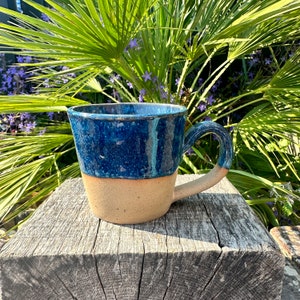 Blaue Keramiktasse, handgemachte Keramikschale