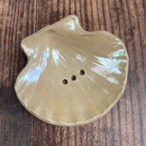 Ceramic Sea Shell Soap Dish: Mother of Pearl Finish
