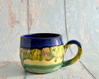 Blaue und gelbe Keramiktasse, große Keramiktasse