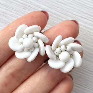 Weiße Lucite Ohrhänger 1950er Jahre Ohrhänger Vintage Hängeohrringe Vintage Schmuck Mid-Century retro Geschenk Milchglas Ohrclips