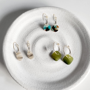 Tortoise Hoop Earrings, Dainty Tortoise Shell Earrings, Tortoise Shell Hoops, Tortoise Shell Earrings, Minimalist Hoops, Huggie Hoop Earring