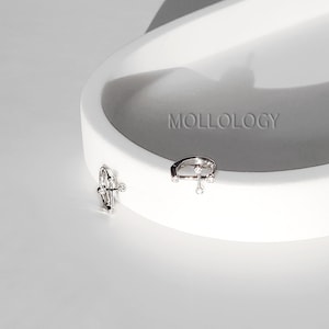 Tiny Silver Hoop Earring, Cross Oorbellen, Cross Huggie Oorbellen, Sierlijke Hoop Earring, Kraakbeen Hoop Oorbellen, Zilveren Huggie Hoop Oorbellen